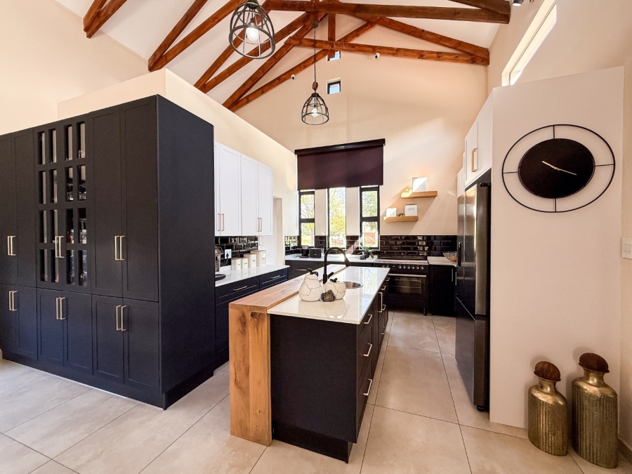 4 Bedroom Property for Sale in Meerhof North West